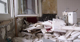 Демонтаж хрущевки в Бердске - удаление старых полов и стен по выгодной цене от 1734 рублей.